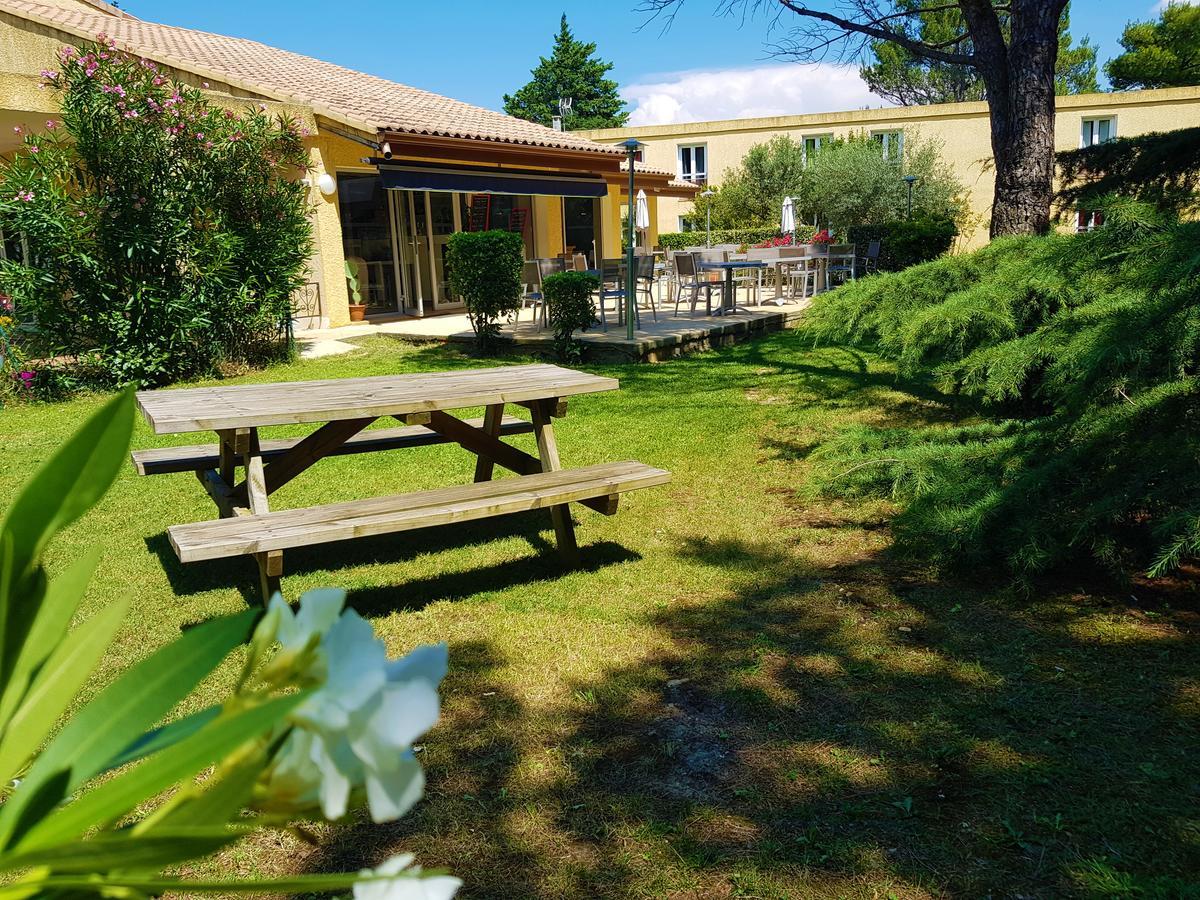 Hotel Restaurant Le Mas De L'Olivier Pont-Saint-Esprit Bagian luar foto